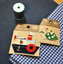 生地選びから始まるグッズ作り