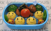 小さなおにぎりのお弁当